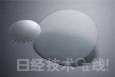 GaN晶圓。左為2英寸產品,右為4英寸產品